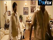 Shruti Seth Breasts Scene In Raajneeti