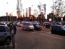 Am Toysrus Parkplatzfick Mit 2 Frauen Gefickt