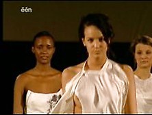 Jade Foret In De Rode Loper (2000)