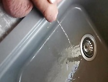 I Piss In The Sink / Je Pisse Dans L'évier