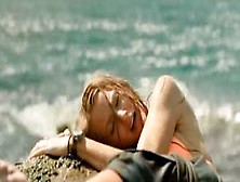 Blake Lively Sexy - The Shallows 2016