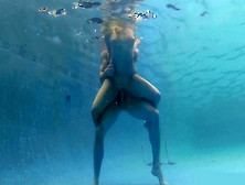 Sexy Gal Kaylee Evans Having Sex Underwater