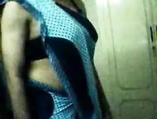 Hot Aunty In Sleeveless Saree