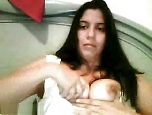 So Pretty Venezuelan Brunette Female Make Awezone Webcam Fun In Home, Enjoy
