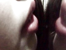 人妻の唾液を含んだセクシーな舐める舌。鏡で反射させて。