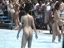 Open Air Nudeshow - Nudie Girls At The Pool