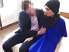 Hot Babe Didn't See This Coming Hotel Manager Fucked Her Arab Pu