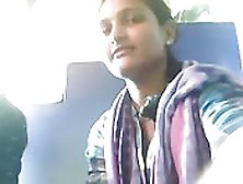 Jolie Indienne Montre Ses Seins Dans Le Train