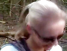 Geile Blonde Schlampe Im Wald