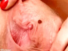 19Yo Gets Her Gaping Pussy Inspected In Closeup