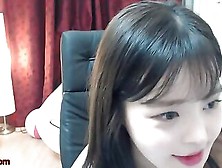 Korean Horny Teen Camgirl Shows Her Body