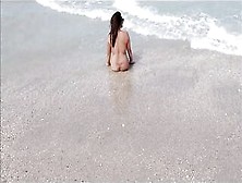 Beach Flashing And Pose With Anal Plug