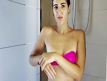 This American Takes A Shower And Shows Us Her Hole