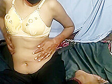 Lahori Beautiful Horny Girl Showing Her Beautiful Boobs