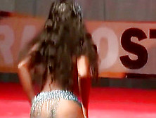 Ebony Stripper In Wild Dildo Show Right On Stage