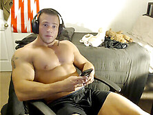 Muscular Guy Showing Off On Cam