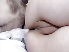 Une Fille Blanche Avec De Grosses Lèvres De Chatte