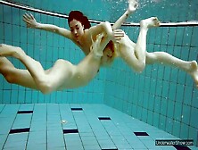 Hot Juicy Babes Chicks Swimming Naked