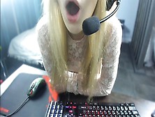 Russian Girl-Streamer Fucked On The Broadcast For Cs:go