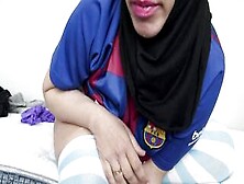 Real Arab Muslim Cougar Inside Niqab Hijab Masturbates Soak Twat With Huge Sex Toy