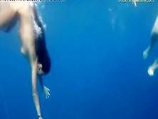 2 Hot Girls Naked In The Sea Swimming