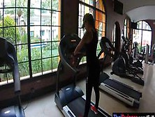 Big Butt Amateur Asian Gf Sex In The Room After Being In The Gym