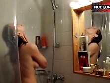 Yvonne Catterfeld Shows Tits In Shower – Schatten Der Gerechtigkeit