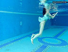 Very Hot Russian Underwater Babe Lizi Vogue