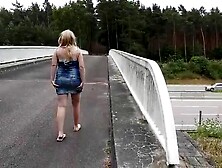 Mandy An Der Autobahn