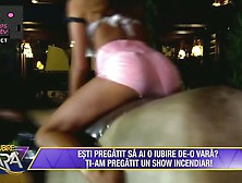 Beautiful Girl Ride Mechanical Bull. Mp4