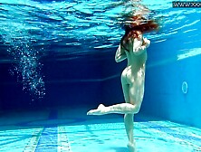 Horny Milf Babe Nicole Pearl Shaking Ass Underwater