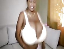 Negra De Enormes Tetas Naturales Necesita Una Polla