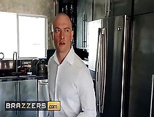 (Angela White) Trusses (Zach Crazy) Up Steals His Diamonds But Then She Notices His Big Boner - Brazzers