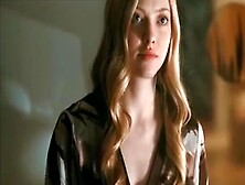 Julianne Moore Amp Amanda Seyfried Girl-On-Girl Vignette In Chloe