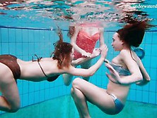Kinky Hot Underwater Threesome
