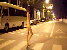 妻子大胆裸体走在马路上勾引陌生人（下 方 间 接）