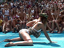 Sexy Porn Hottie Displays Seductive Body In A Hot Erotic Outdoor Action