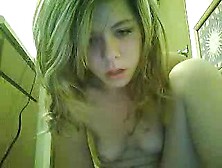 Teen Does A Terrific Webcam Show With Pussy