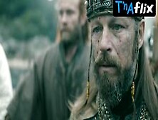Ragga Ragnars Butt Scene In Vikings