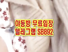 입가리고 신음 찾는거 은근 섹시하네 풀버전은 텔레그램 Sb892 온리팬스 트위터 한국 성인방 야동방 빨간방 Korea