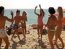 On Se Calme Et On Boit Frais A Saint-Tropez - Nude Scene