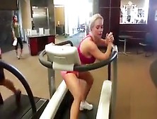 Perfect Babe Working Out Her Beautiful Booty