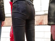 Girl With Tight Ass In Metro