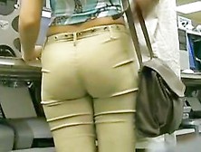 Street Candid Video Of An Amazingly Delicious Butt