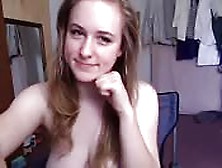 Schattige Tiener Plaagt Op Webcam