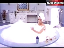 Analia Gade Naked Ass – La Volpe Dalla Coda Di Velluto