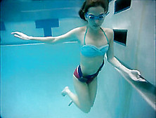 Lily Underwater 1
