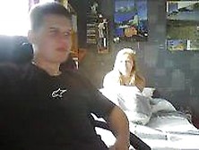 Casal Mete Em Frente A Webcam